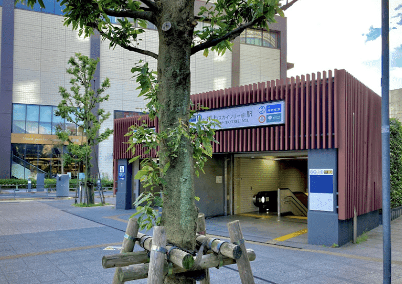 Estação de metrô no bairro de Sumida, onde está localizada a Tokyo Skytree.