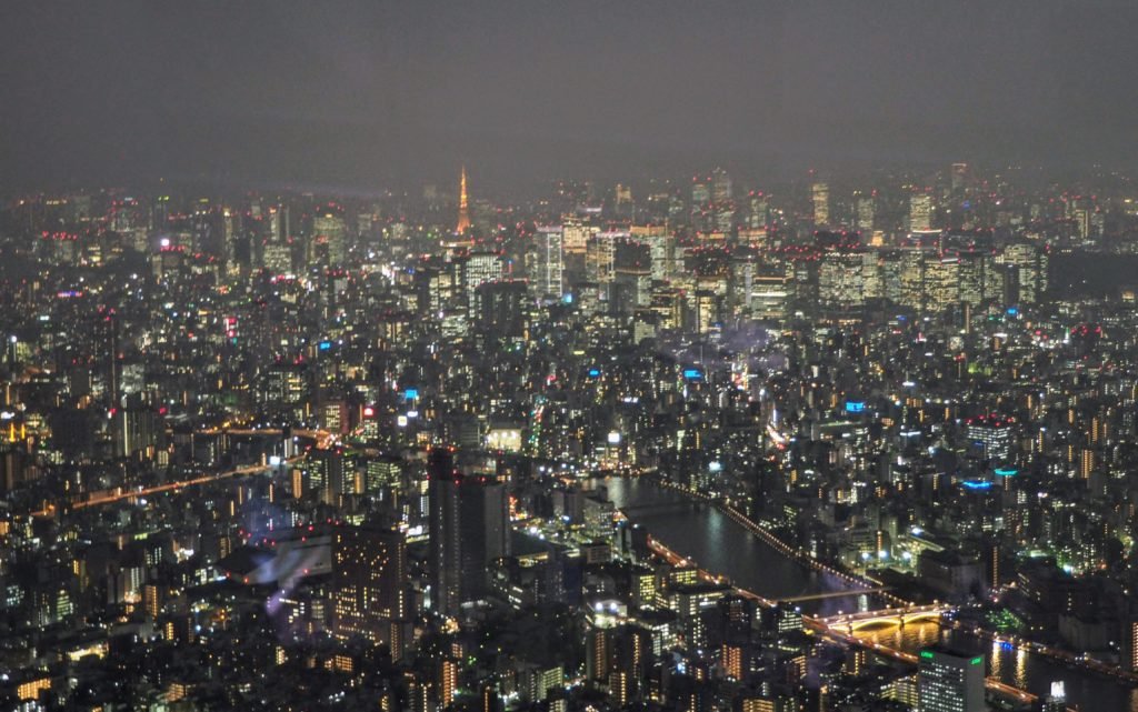 Vista noturna de Tóquio a partir do Tembo Galleria da Tokyo Skytree.
