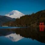 Vista do Monte Fuji em Hakone, a beira de um lago
