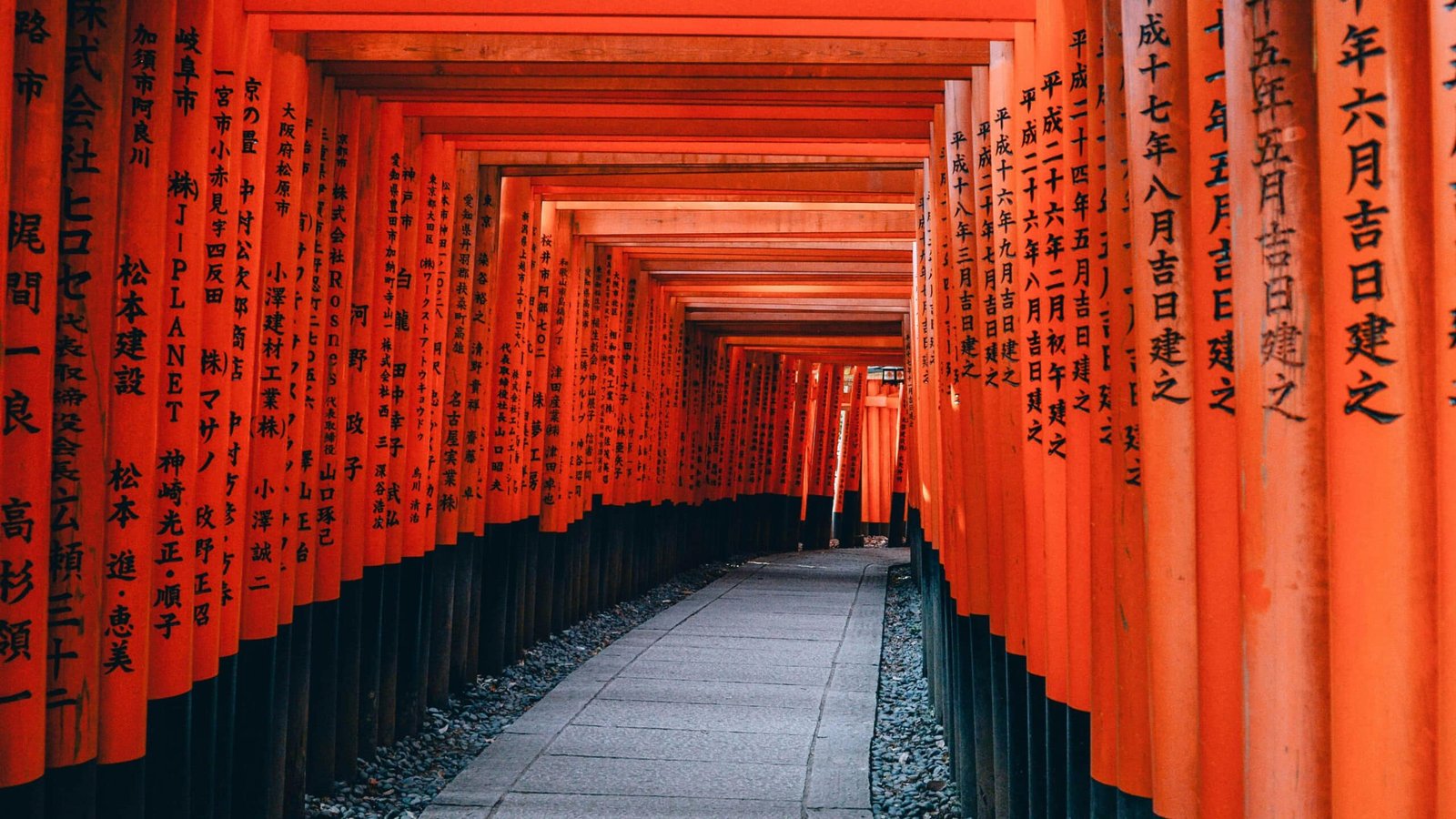 Tori gates em Fushimi Inari.