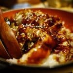 Um delicioso prato de comida típica japonesa.